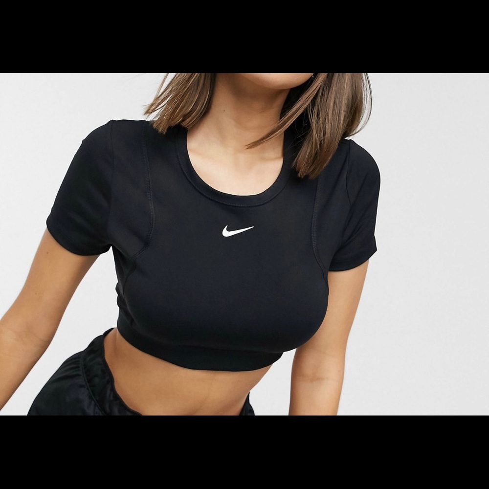 Nike Training Aeroadapt Crop Top
